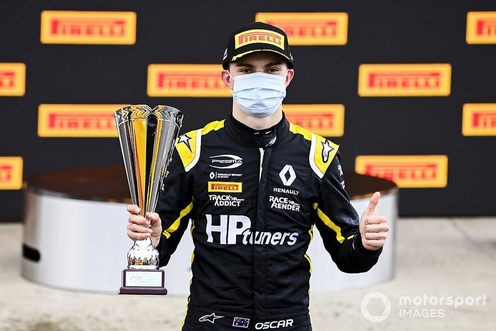 Oscar Piastri passa in F2 sempre con il team Prema