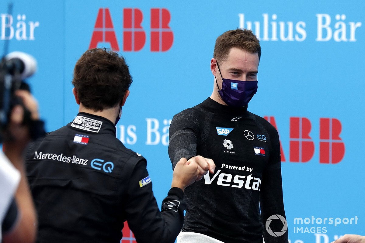 Mercedes-coureurs Vandoorne en De Vries genieten van 1-2 zege
