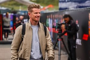 VÍDEO F1 - Hulkenberg 'se assusta' com voz de Mari Becker e brinca: “qual o nome do bar?”