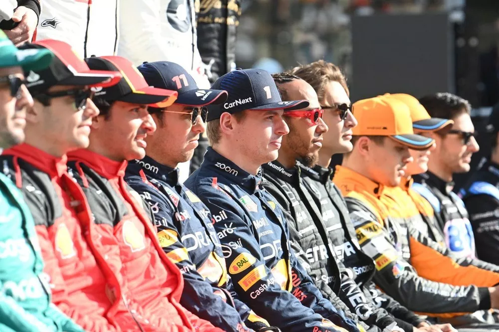 Sergio Perez, Red Bull Racing, Max Verstappen, Red Bull Racing, Lewis Hamilton, Mercedes-AMG, George Russell, Mercedes-AMG, the 2023 drivers line up on the grid