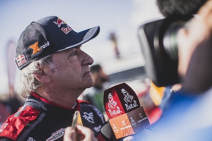Dakar, Sainz: "Dovrò essere cauto. Ora arrivano le dune"