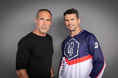 Mike Horn gemeinsam mit Cyril Despres bei der Dakar