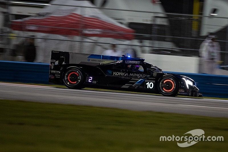 Dixon al frente tras 9 horas, Montoya en el top 5