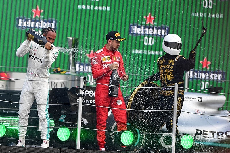 Феттель снова зол. Теперь на призы, Heineken и «селфи-боя»