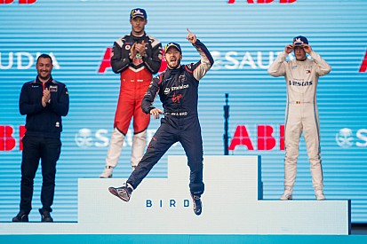 Bird gana; Porsche y Mercedes debutan con podio en Ad Diriyah
