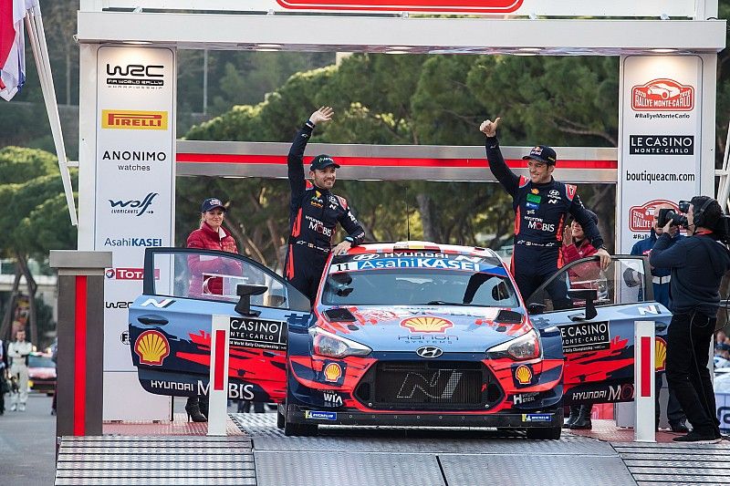 Winner Thierry Neuville, Nicolas Gilsoul, Hyundai Motorsport Hyundai i20 Coupe WRC