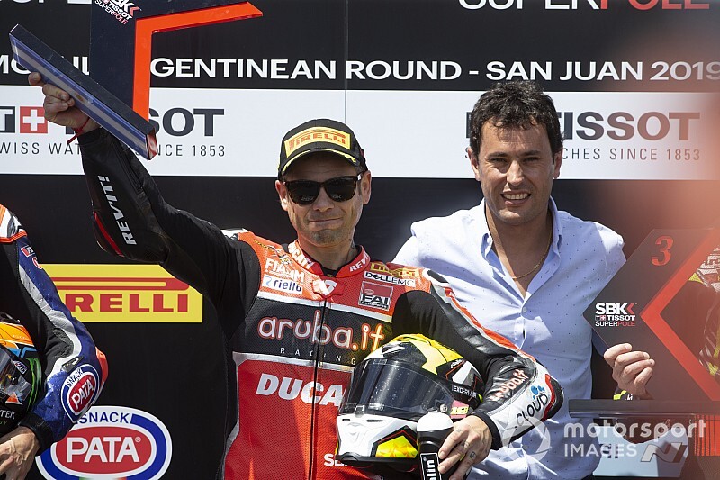 Bautista gana en Argentina con media parrilla