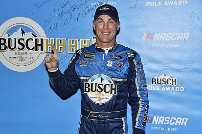 Harvick se lleva la pole en Texas