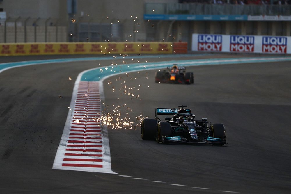 Mercedes protesteert tegen overwinning Verstappen in Abu Dhabi