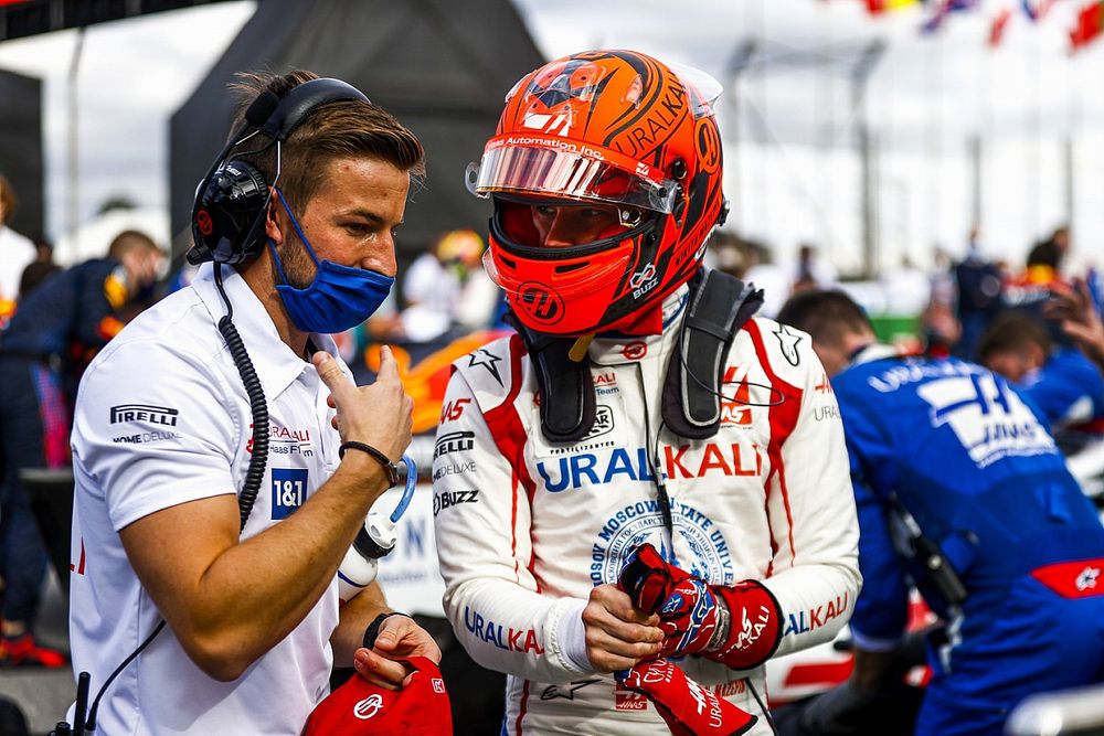 Mazepin aims to improve bonding with wider Haas F1 team in 2022