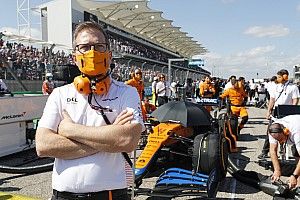 F1 - Chefe da McLaren critica comentários de Horner sobre fiscal de pista: "Nunca viria da gente"