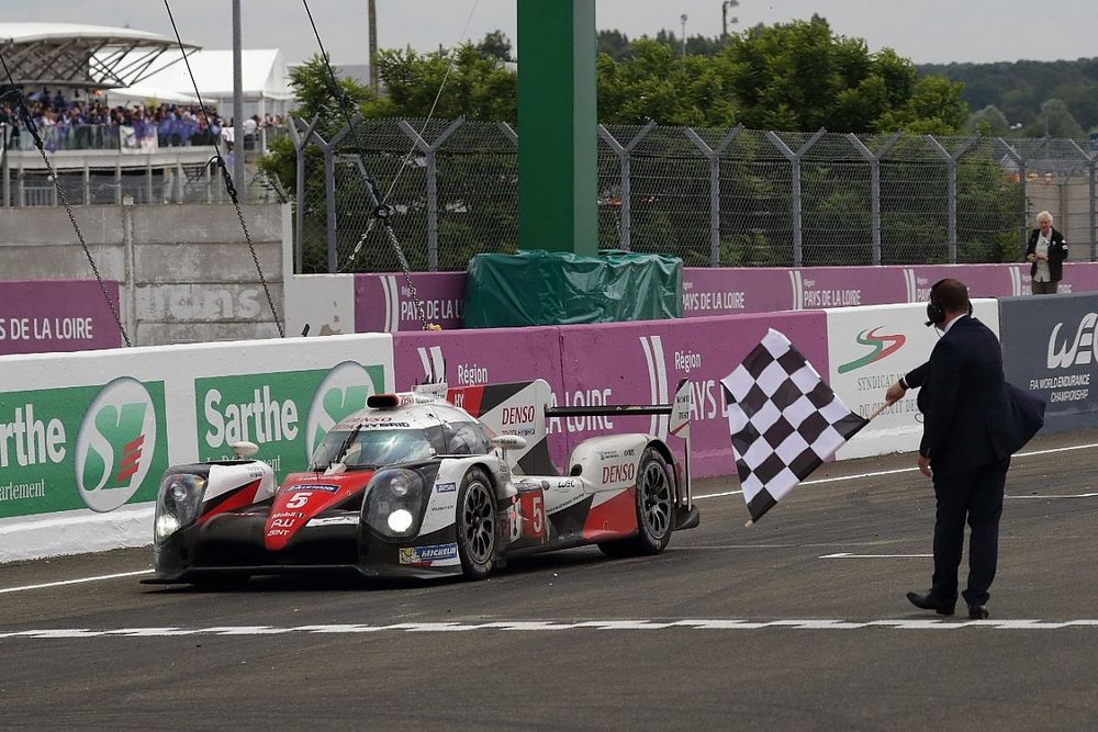 #5 Toyota Davidson Buemi Nakajima Le Mans 2016 TGR