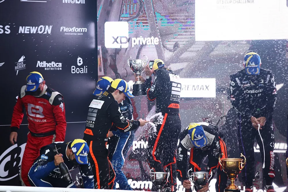 P&oacute;dio da porsche cup em Interlagos
