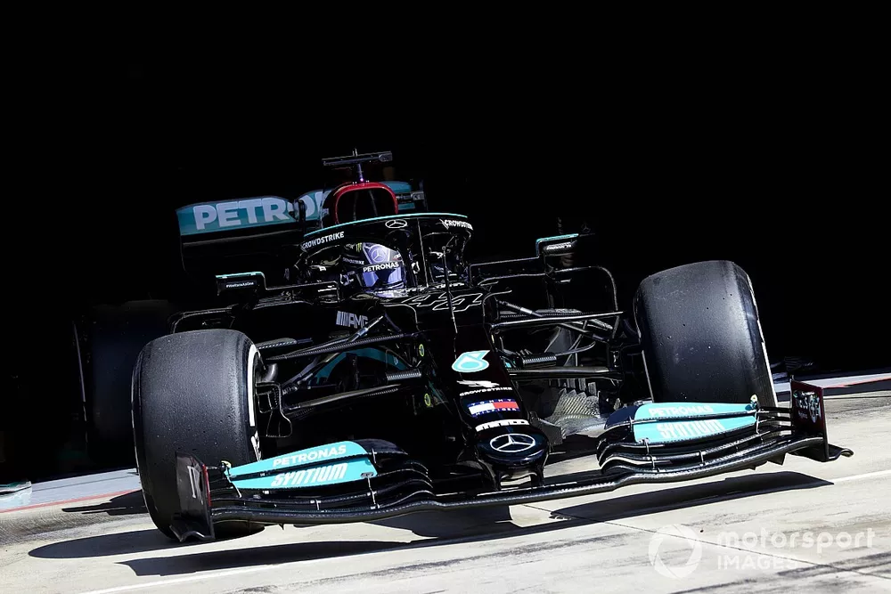 Lewis Hamilton, Mercedes W12, quitte le garage