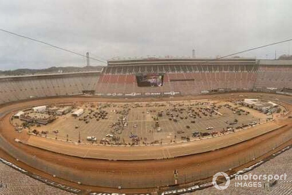 NASCAR na szutrze
