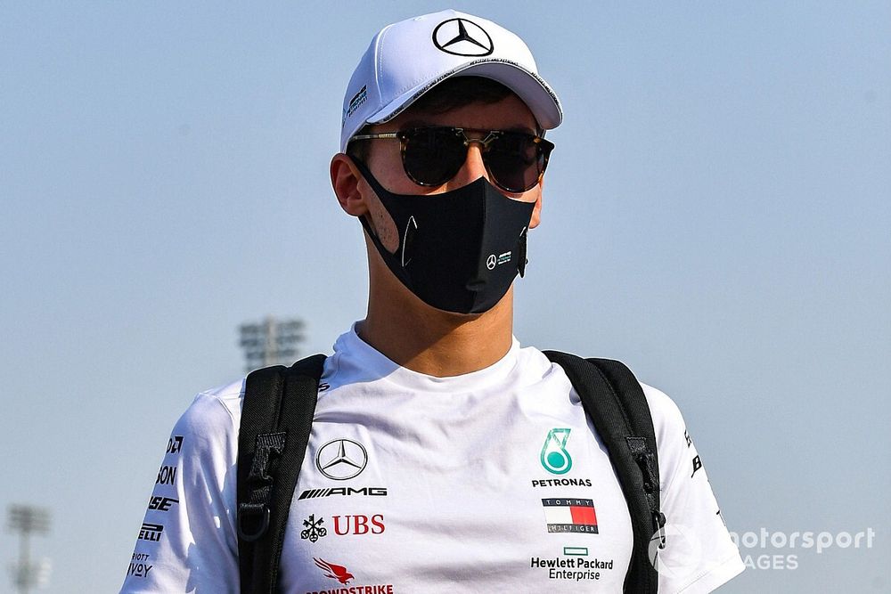 George Russell, Mercedes-AMG F1, arriveert op het circuit