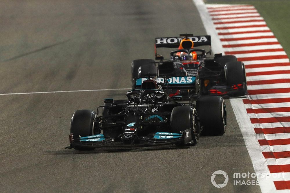 Lewis Hamilton, Mercedes W12, Max Verstappen, Red Bull Racing RB16B