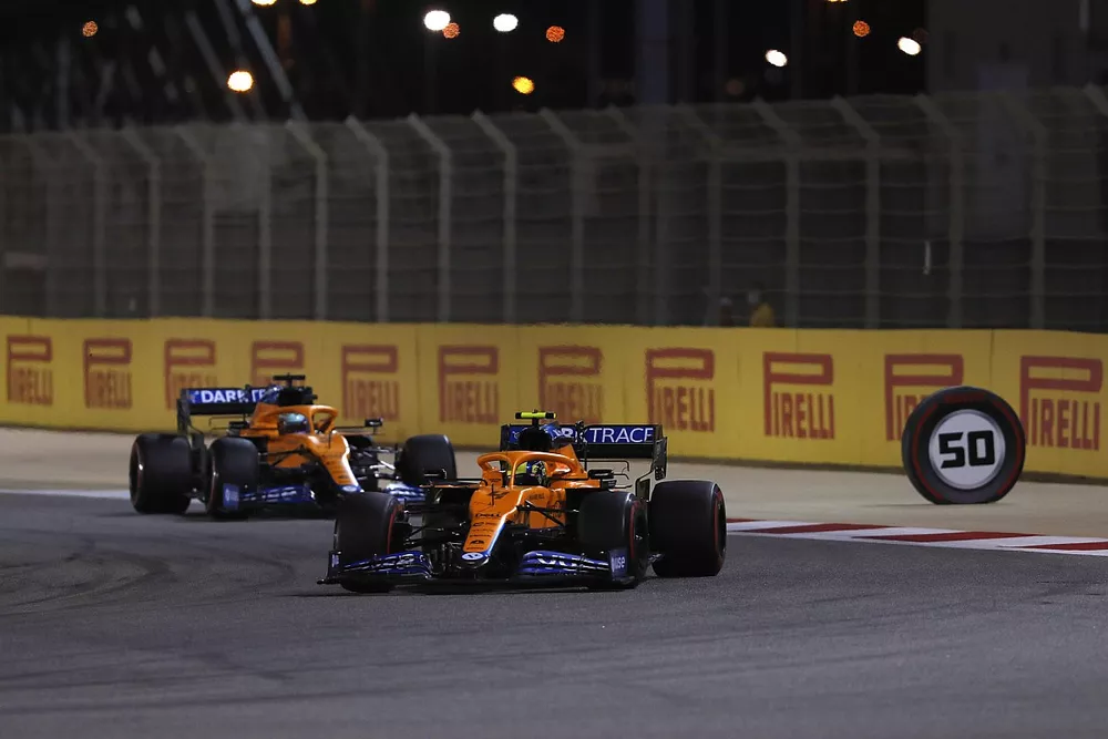 Lando Norris, McLaren MCL35M, Daniel Ricciardo, McLaren MCL35M