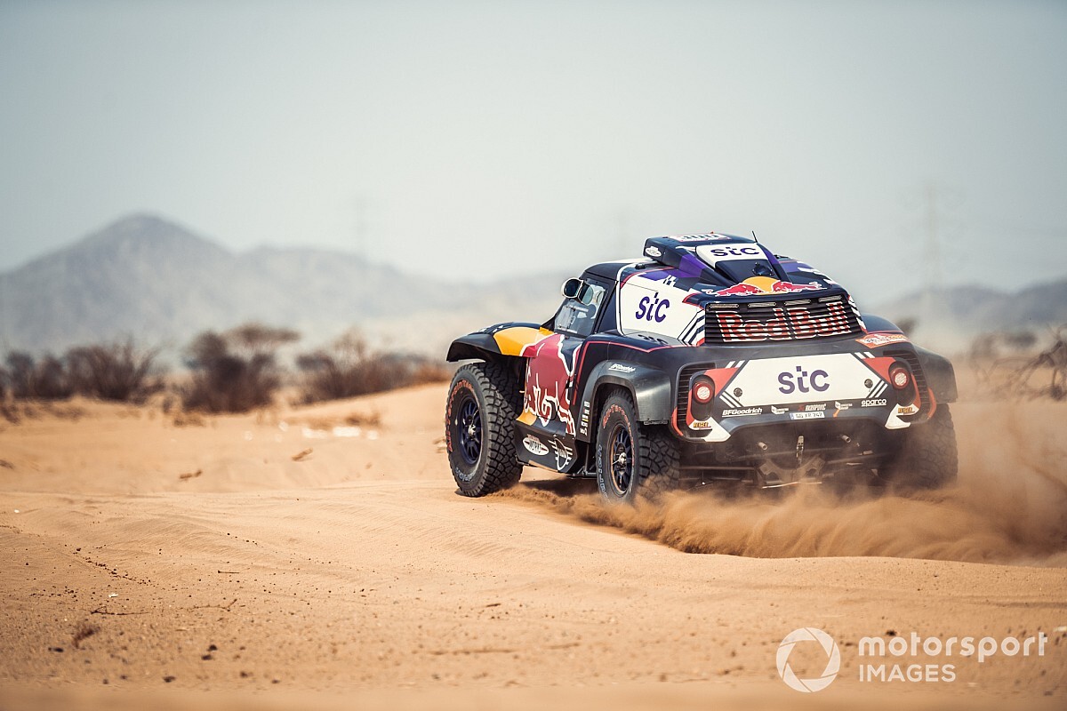 Dakar-directeur Castera sneert naar kritische Sainz en Loeb