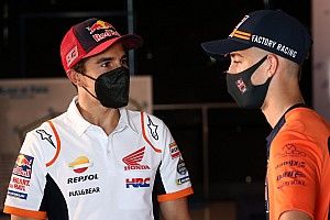 Márquez/Acosta : discussion relax d'un champion avec un jeune diamant
