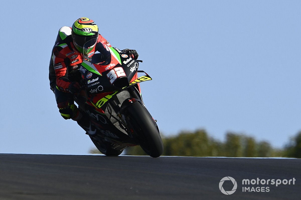 Aprilia conferma Savadori e Smith, ma per ora non sceglie