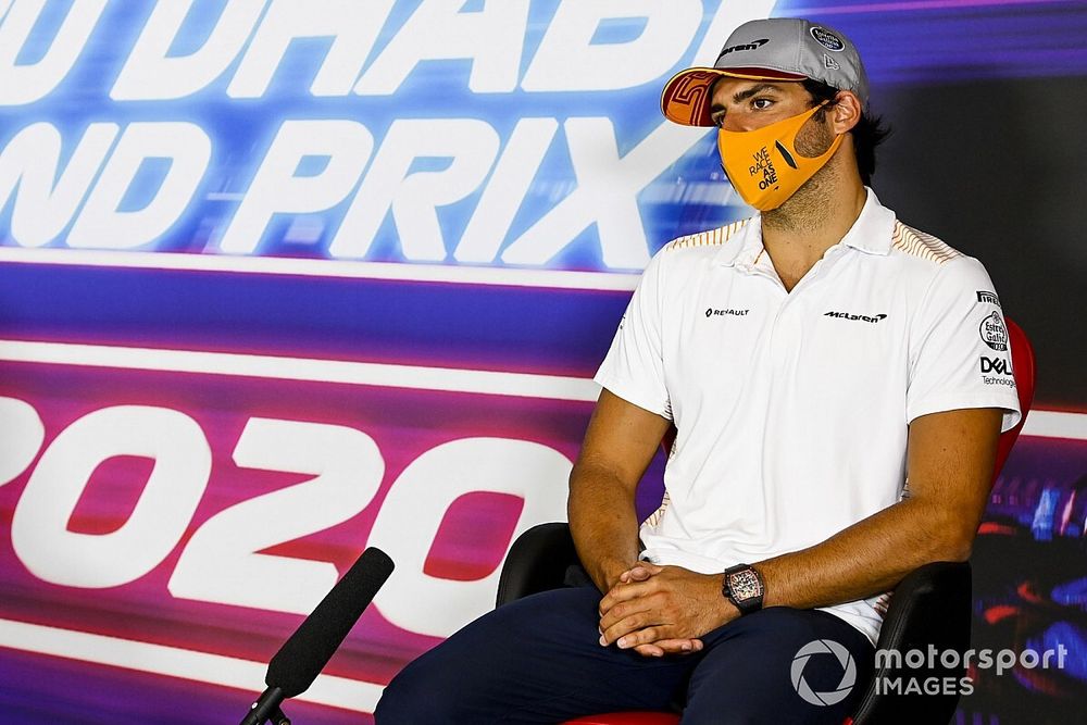 Para Sainz es "ilógico" e "injusto" no poder probar con Ferrari