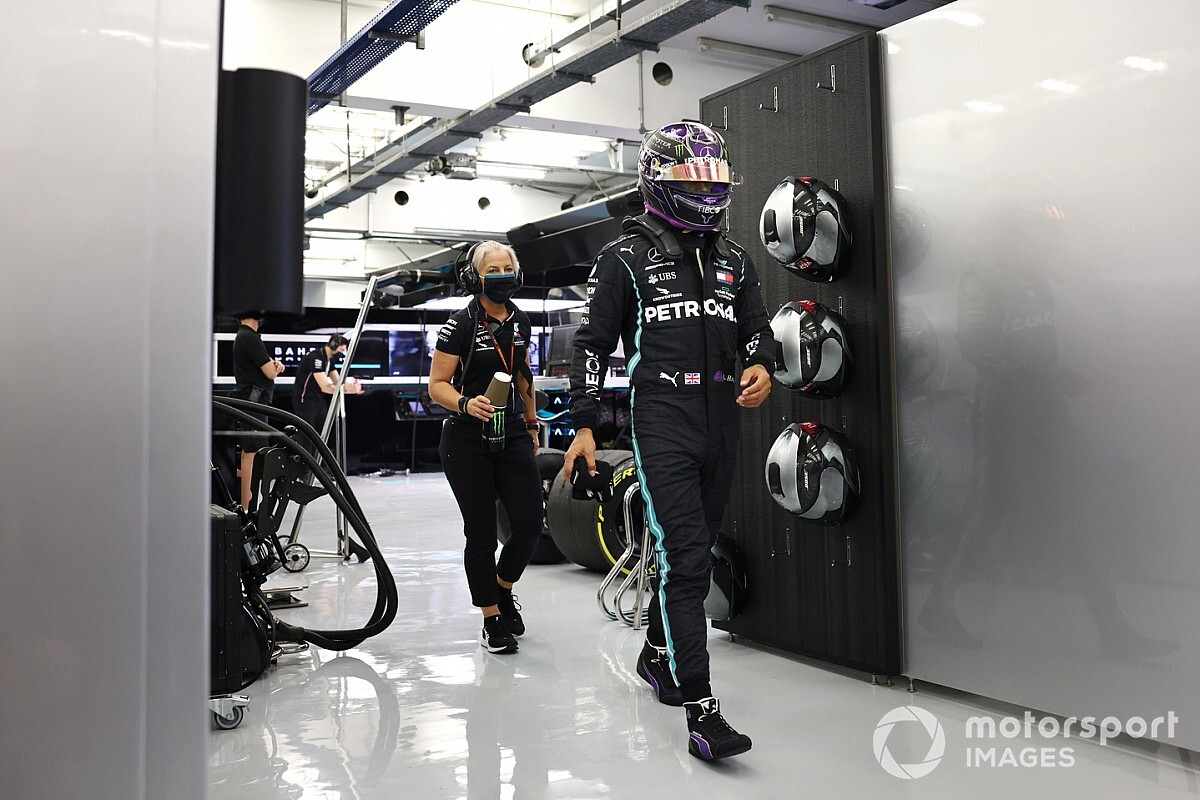 Teleurstelling groot bij Hamilton: "Tien dagen in quarantaine"