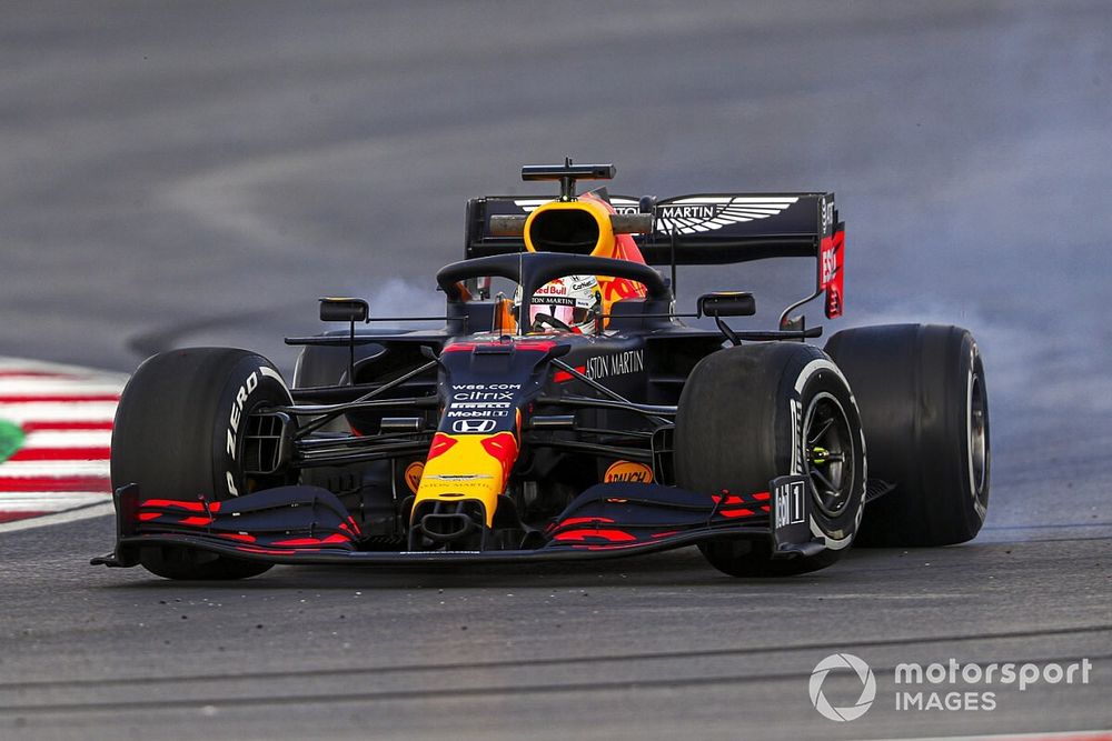 Max Verstappen, Red Bull Racing RB16, spin atıyor