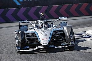 Diriyah E-Prix: De Vries takes dominant pole for Mercedes