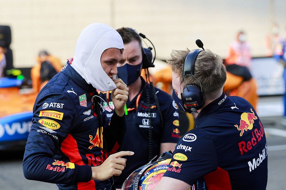 Red Bull libera a Albon, pero mantiene opciones de futuro