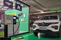 Motoristas de aplicativo ganham lounge com carregador para carros elétricos em SP