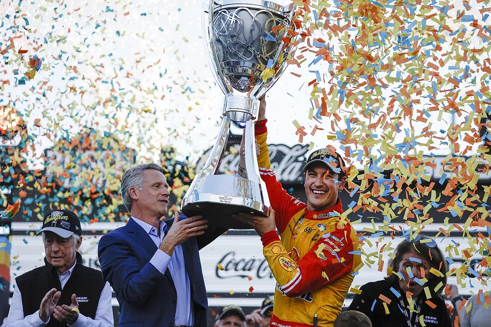 Champion Joey Logano, Team Penske, Shell Pennzoil Ford Mustang 