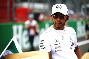 Hamilton: Fórmula 1 deve ter menos corridas, não mais