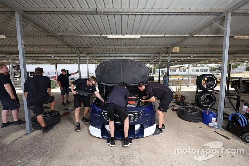 Mark Winterbottom, Team 18 Holden
