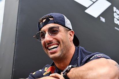 Ricciardo nem bír magával: szórakozik az edzőteremben (videó)