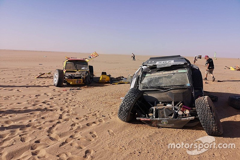 Africa Eco Race: abszurd bukás a 7. nap befutóján