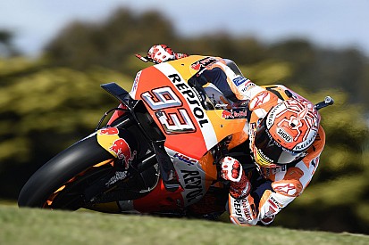 Marquezé az Ausztrál GP pole-ja a csepegő esőben Vinales és Zarco előtt