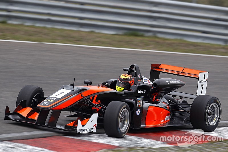 Masters of F3: Ilott takes pole for qualifying race