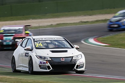 Aku Pellinen conquista la pole per Gara 1 ad Imola