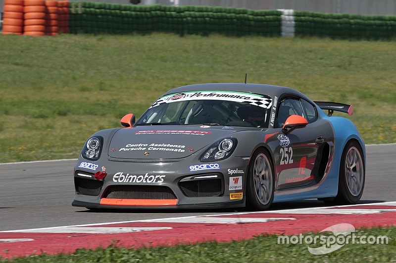 De Castro sulla Cayman GT dell'Ebimotors a Vallelunga
