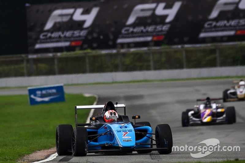 2016F4珠海站排位赛:艾宸骏夺赛季首杆 刘文龙刘凯分列二三