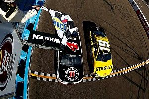 Foto-Finish in Phoenix: Kevin Harvick bezwingt Carl Edwards