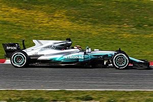 Hamilton zet de toon op eerste testdag Barcelona