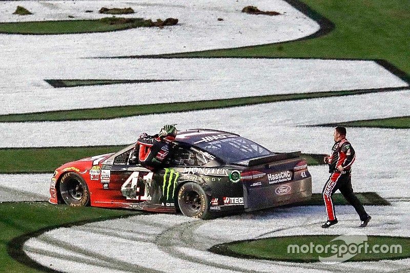 Kurt Busch gana la Daytona 500