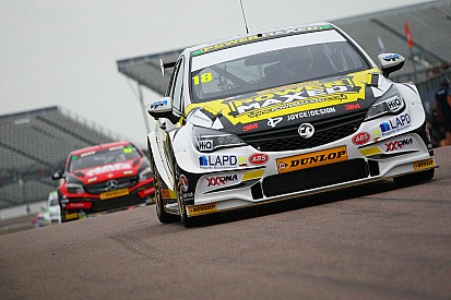 Proctor keeps Power Maxed Racing Vauxhall seat