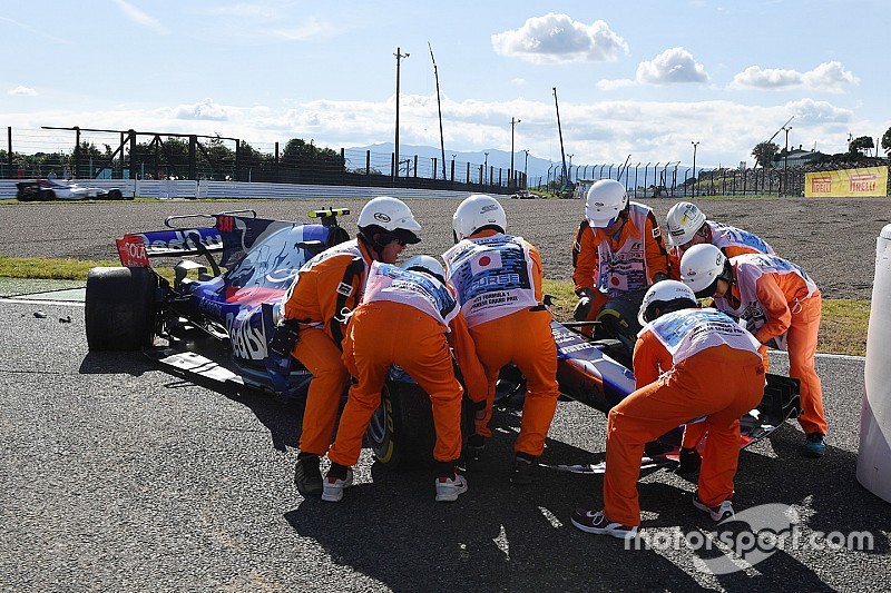 Sainz tersingkir di balapan terakhir bersama Toro Rosso
