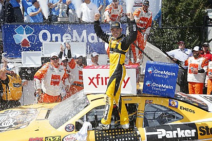 Larson se lleva en Dover; Daniel Suárez logra el tercer lugar