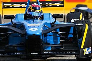Formule E Berlijn: Buemi wint na straf Rosenqvist