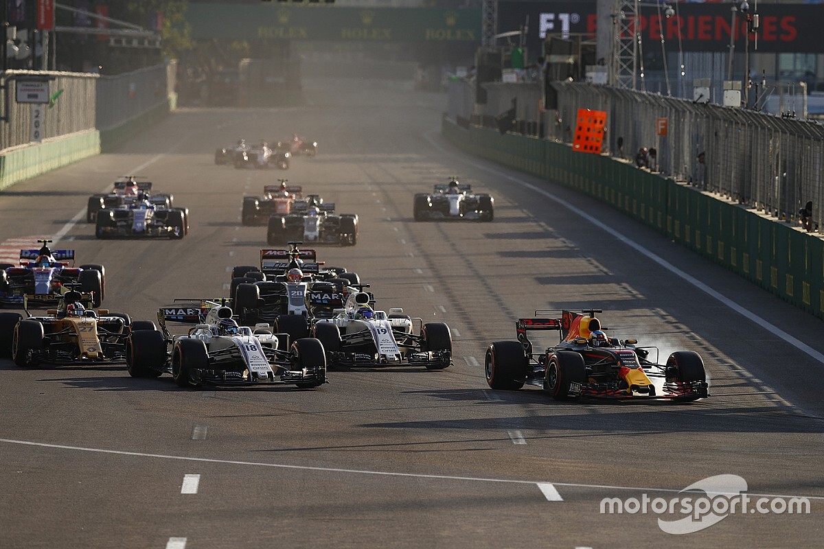 Amikor Ricciardo 3 autót előzött meg 1 kanyarban