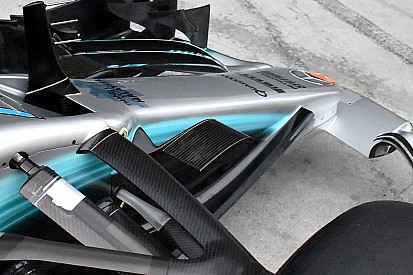 Mercedes: cresce la... zanna dell'estrattore anteriore sulla W08